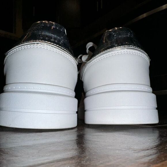 Guess Wgerics2 Women's Tennis Shoes Nwt sz 9.5 - Picture 12 of 16